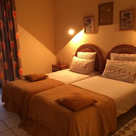 Domaine De Lascaux فندق مبيت وإفطار