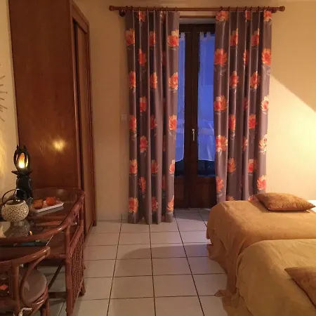 Domaine De Lascaux Bed & Breakfast