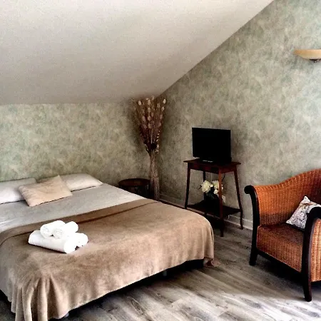 Domaine De Lascaux Bed & Breakfast 3*